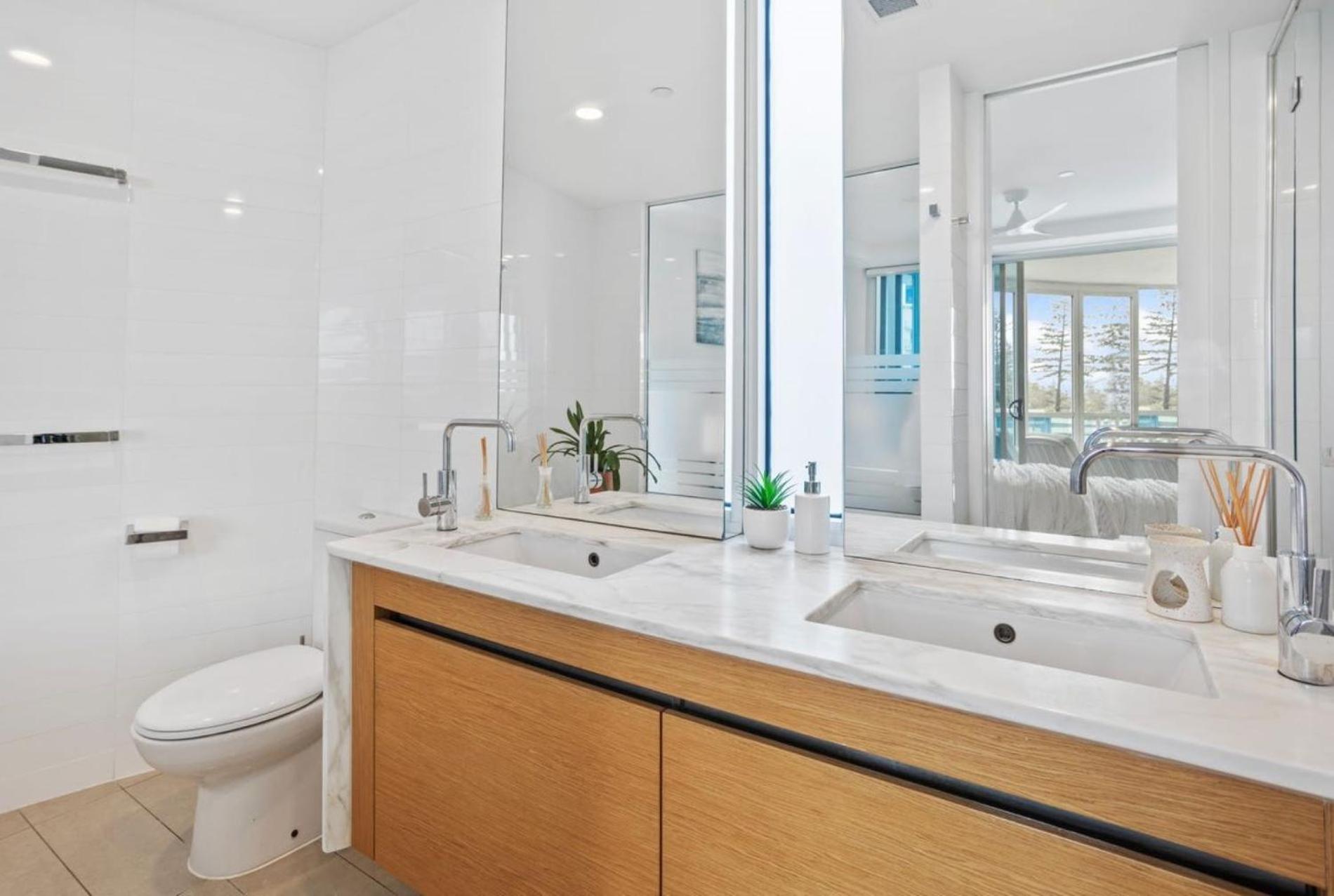 Luxury Beachfront In Kirra Apartment