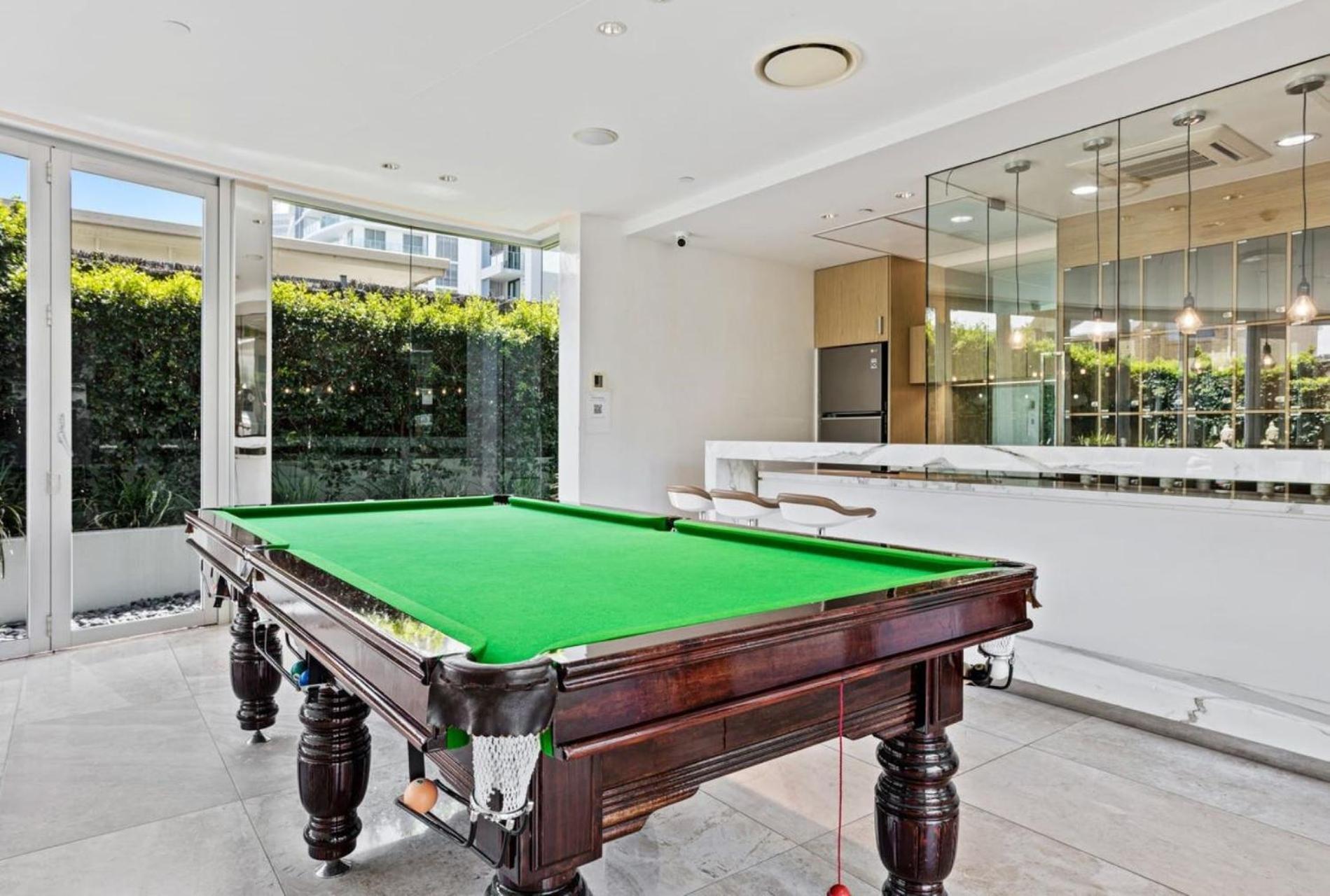 Luxury Beachfront In Kirra Apartment *