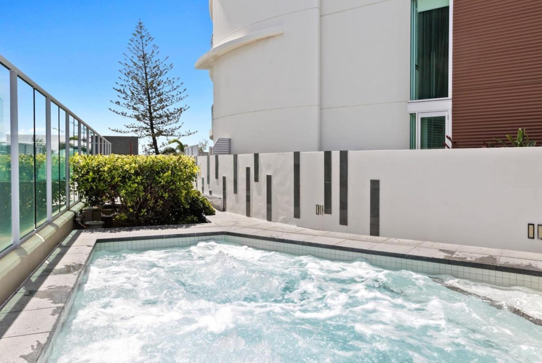 Luxury Beachfront In Kirra Apartment Gold Coast
